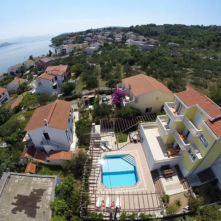 Romana Apartman Slatine