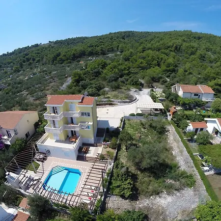 Romana Apartman *