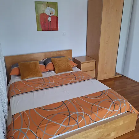 Romana Apartman *