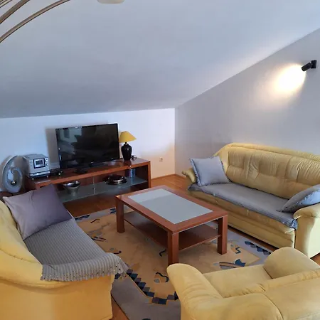 Romana Apartman Slatine