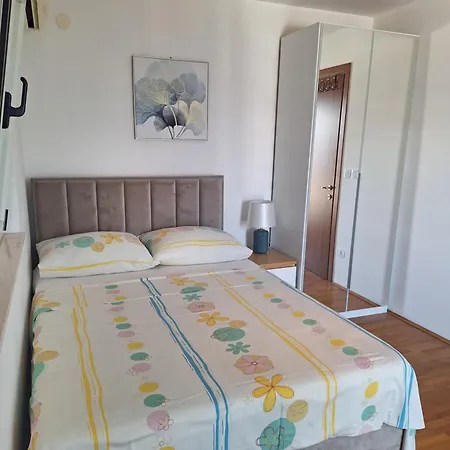 Apartament Romana *