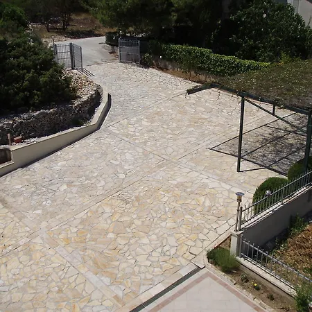 Romana Apartman Slatine