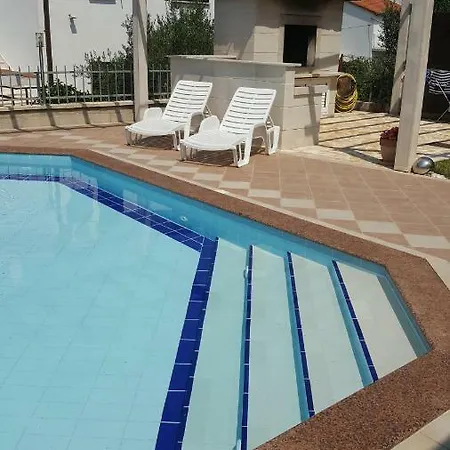 Romana Apartman Slatine